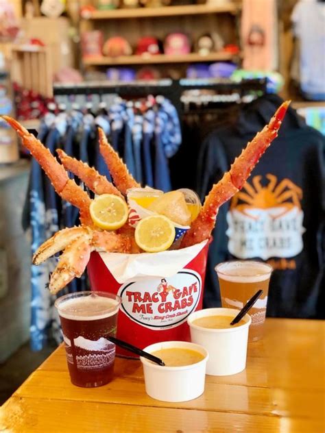 Tracys crab shack - Alaskan King Crab Bisque. Our famous king crab bisque, creamy and decadent - with large king crab pieces! 3 packages of our 16oz bisque - perfect for parties! Ingredients: Alaskan Red King Crab, Crab shells, cream, tomato paste, thyme, salt, pepper and spices. *gluten free. 